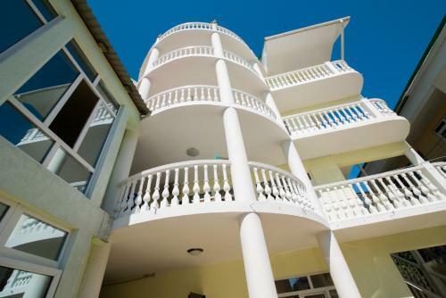 Hostal Alyona Hotel