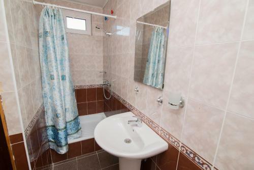 Hostal Alyona Hotel