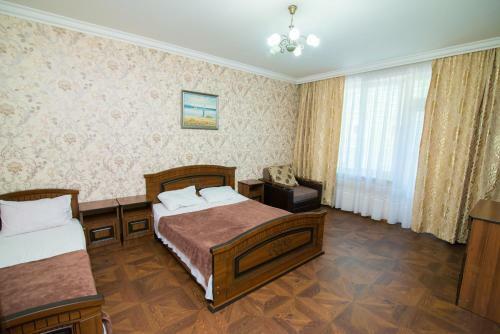 Hostal Alyona Hotel