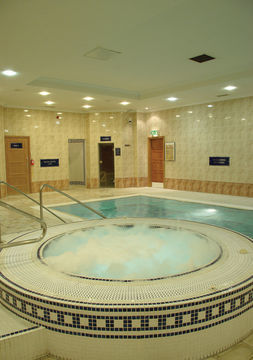 Hotel Menzies Luton Strathmore