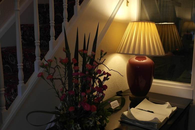 Hostal Monravon Guest House