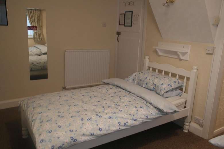 Hostal Monravon Guest House