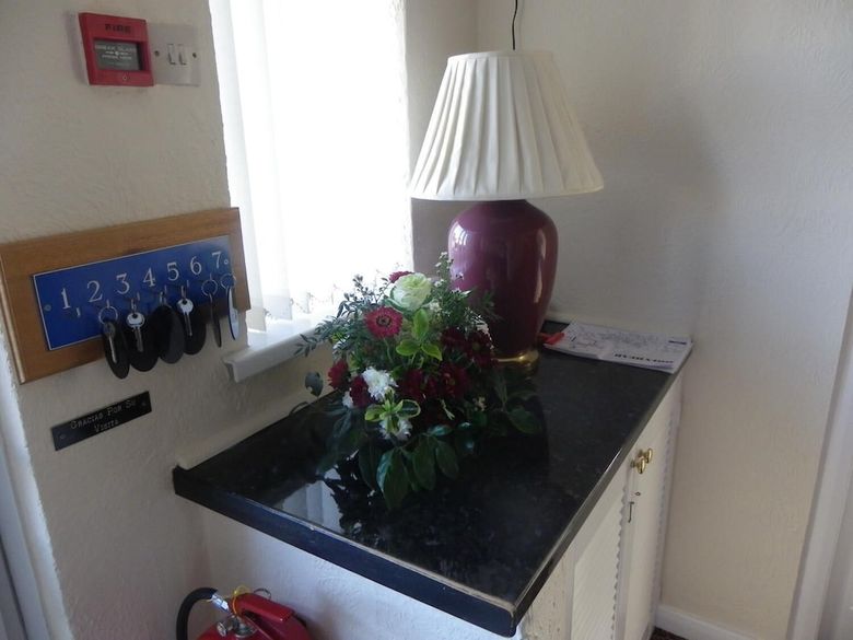Hostal Monravon Guest House