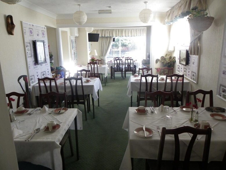 Hostal Monravon Guest House