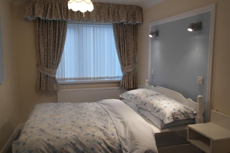 Hostal Monravon Guest House