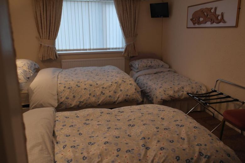 Hostal Monravon Guest House
