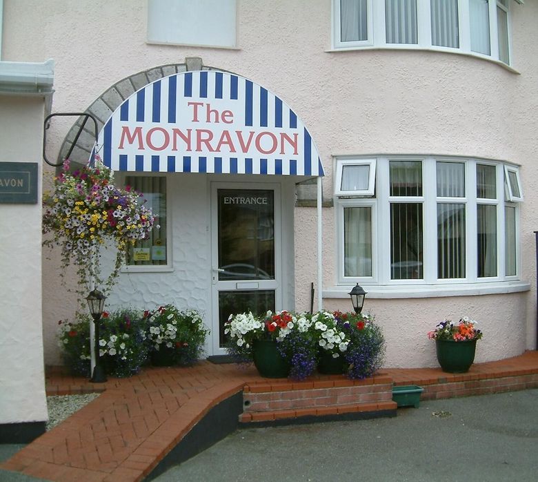 Hostal Monravon Guest House