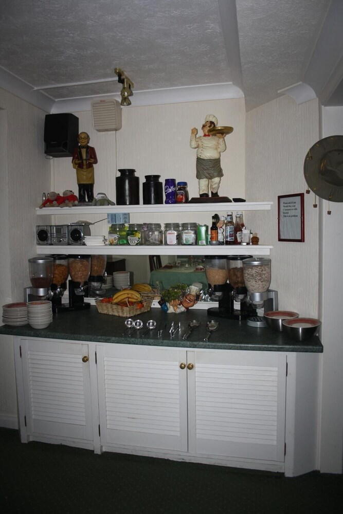 Hostal Monravon Guest House