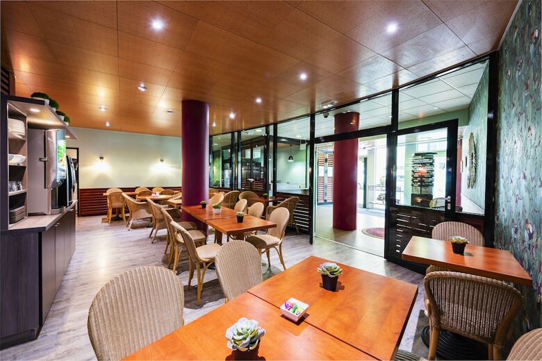 Residencia Teneo Suites