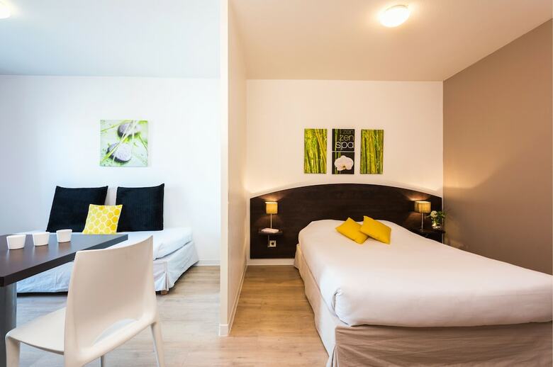 Residencia Teneo Suites