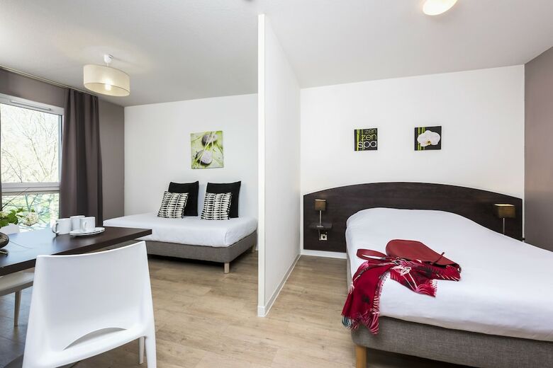 Residencia Teneo Suites