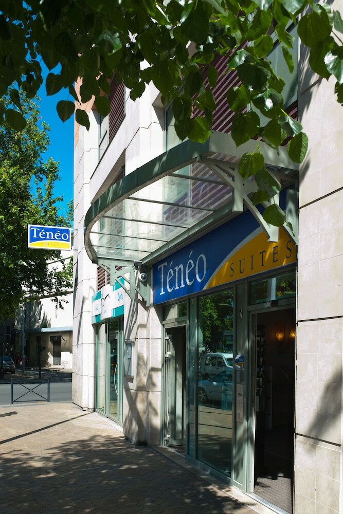 Residencia Teneo Suites