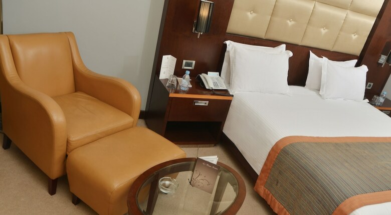 Hotel Golden Tulip Farah