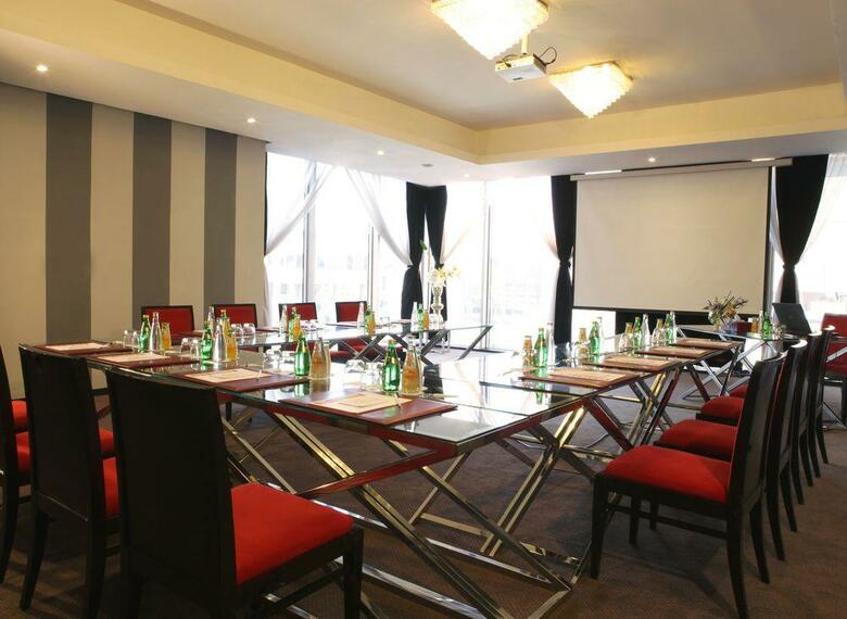 Hotel Golden Tulip Farah