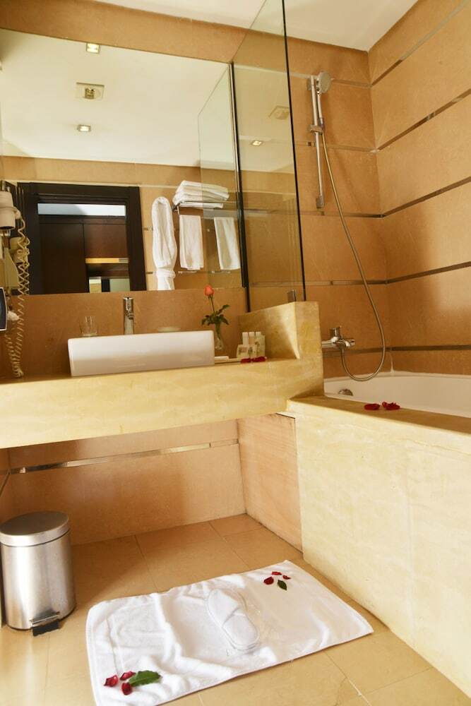 Hotel Golden Tulip Farah