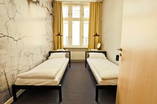 Sleep In Hostel & Apartments