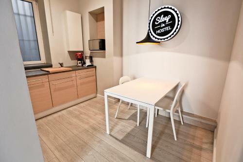 Sleep In Hostel & Apartments