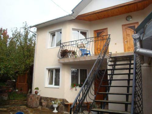 Hostal Vyshenka Guest House