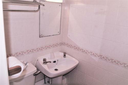 Hostal Serena Court Hotel