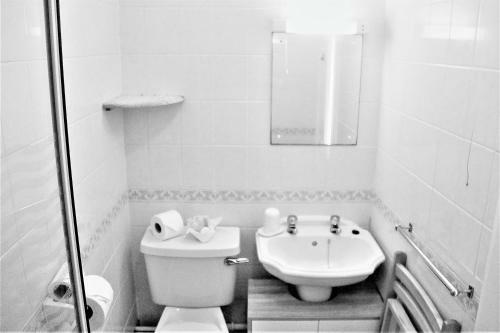Hostal Serena Court Hotel