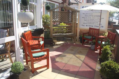 Hostal Serena Court Hotel