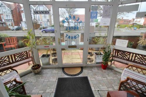 Hostal Serena Court Hotel