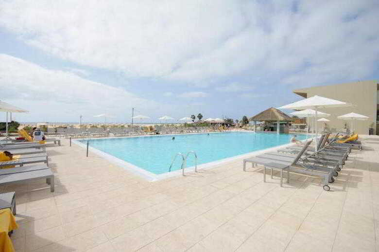 Hotel Oasis Salinas Sea