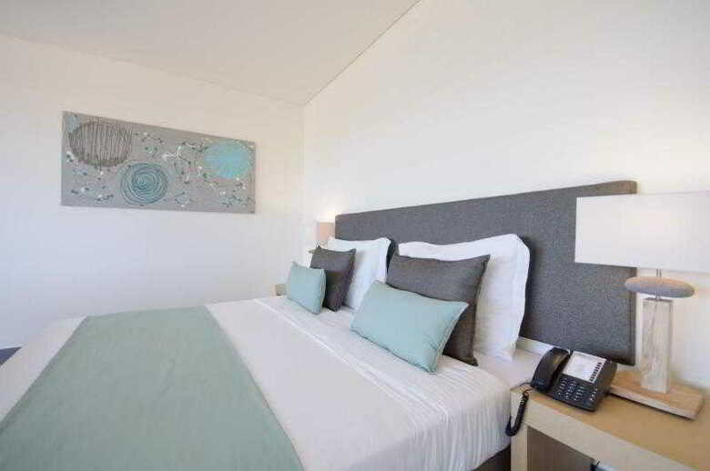 Hotel Oasis Salinas Sea