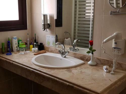 Hotel Rohanou Beach Resort