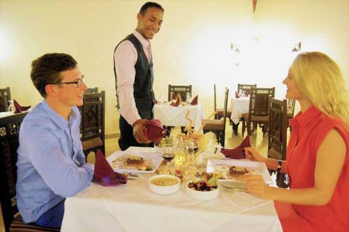 Hotel Rohanou Beach Resort