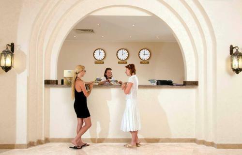 Hotel Rohanou Beach Resort