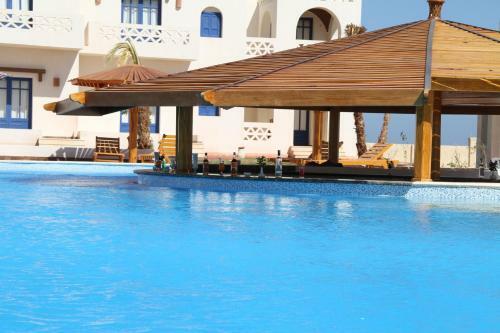 Hotel Aurora Beach Safari Resort