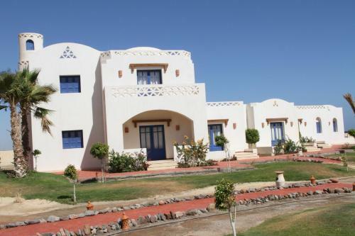 Hotel Aurora Beach Safari Resort