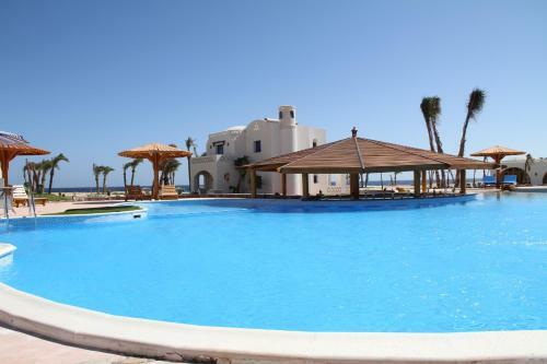 Hotel Aurora Beach Safari Resort