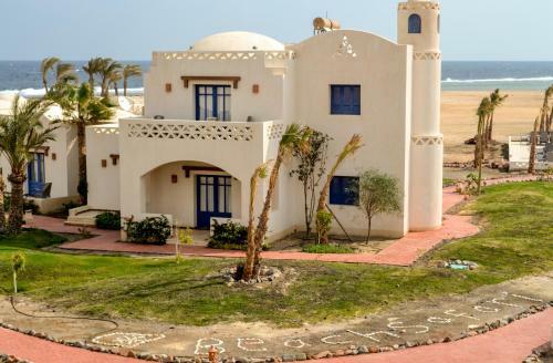 Hotel Aurora Beach Safari Resort