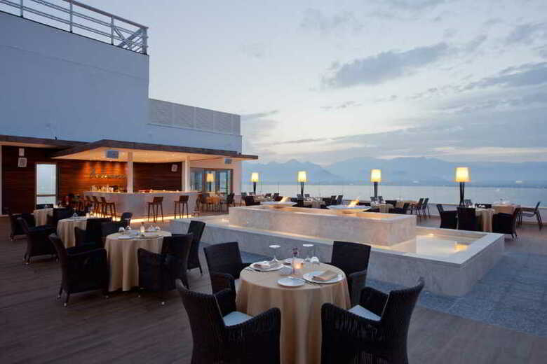 Akra Hotel