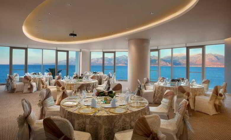 Akra Hotel