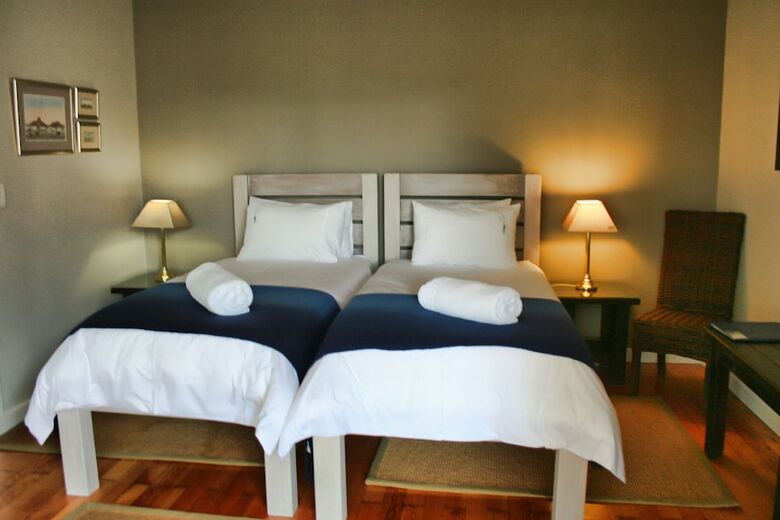 Hostal Cornerstone Guesthouse