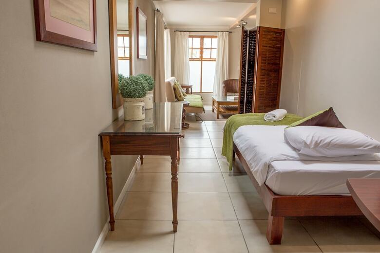 Hostal Cornerstone Guesthouse