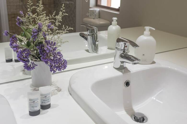 Hostal Cornerstone Guesthouse