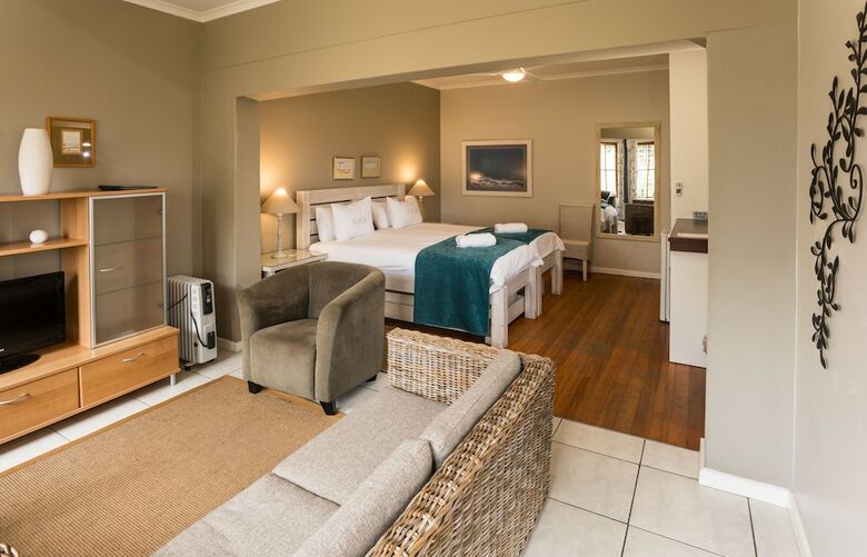 Hostal Cornerstone Guesthouse