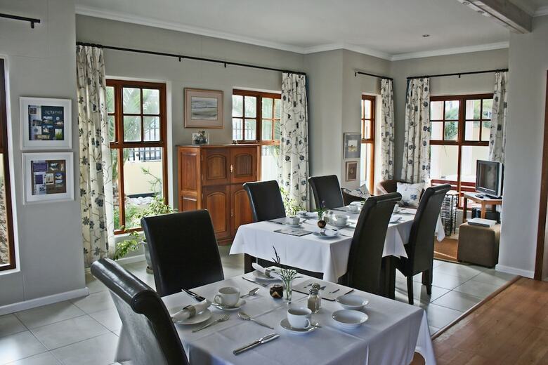 Hostal Cornerstone Guesthouse