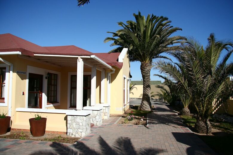 Hostal Cornerstone Guesthouse