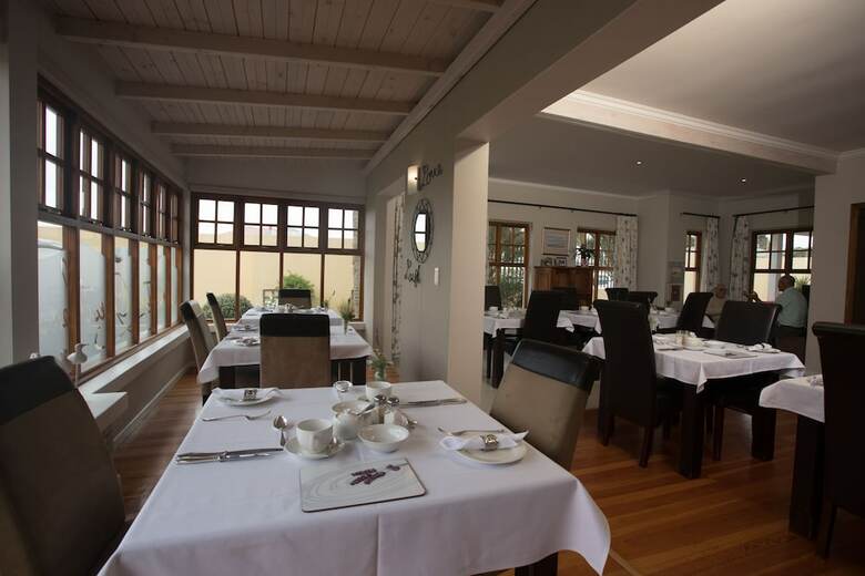 Hostal Cornerstone Guesthouse