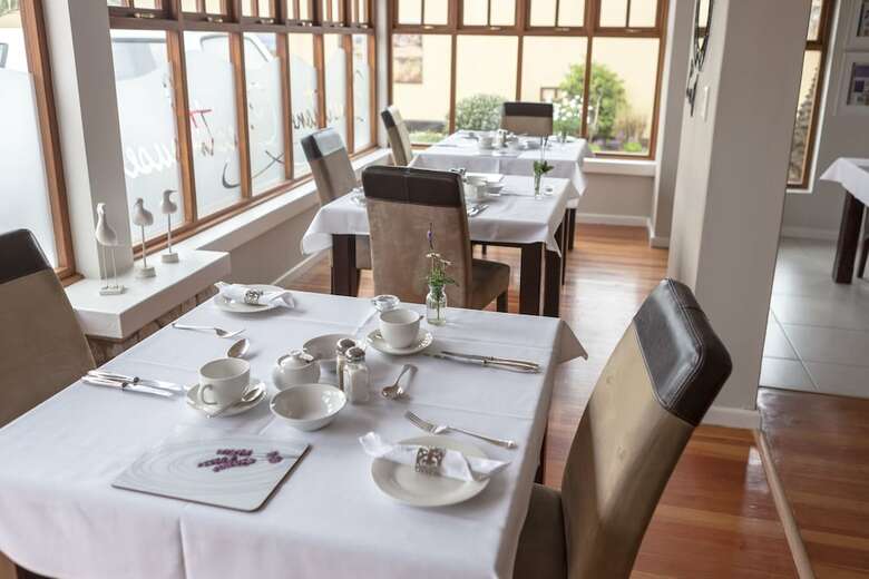 Hostal Cornerstone Guesthouse