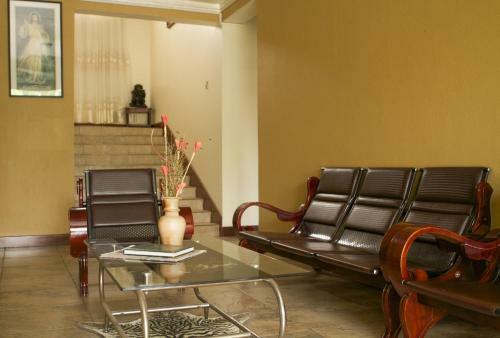 Olive Gardens Hotel