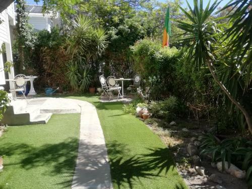 Hostal Swiss Cottage Guest House