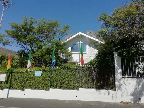 Hostal Swiss Cottage Guest House
