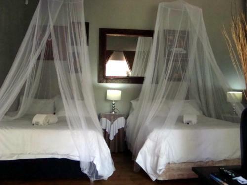 Hostal 44 On Ennis Guest Lodge And Restaurant