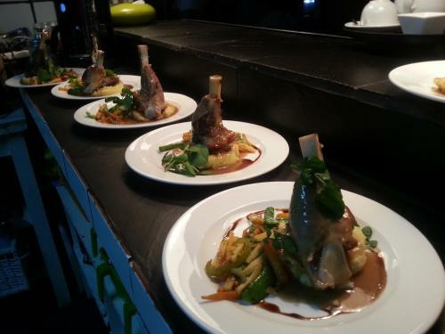 Hostal 44 On Ennis Guest Lodge And Restaurant
